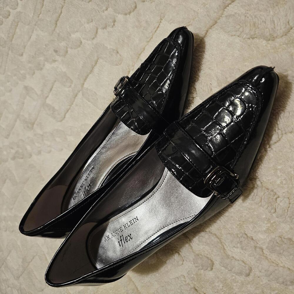 Anne Klein iflex Black Crocodile Embossed Patent Leather Pointed Kitten Heels 7 - Picture 1 of 9